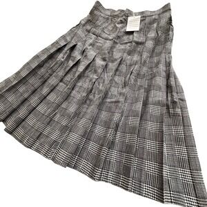 GS International Pleated Skirt Womens 11/12 Black White Glen Plaid Dark Academia